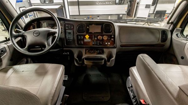 Used 2018 ShowHauler Custom 20-FL Freightliner M2