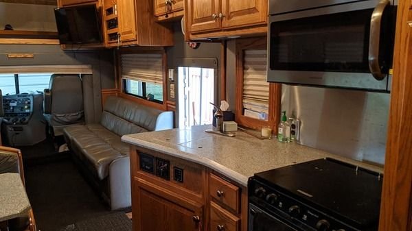 2005 RENEGADE TANDEM AXLE MOTORHOME for Sale $129,995