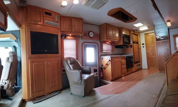 2005 Haulmark 42' Motorhome Toterhome Mercedes 450HP 2-Slide