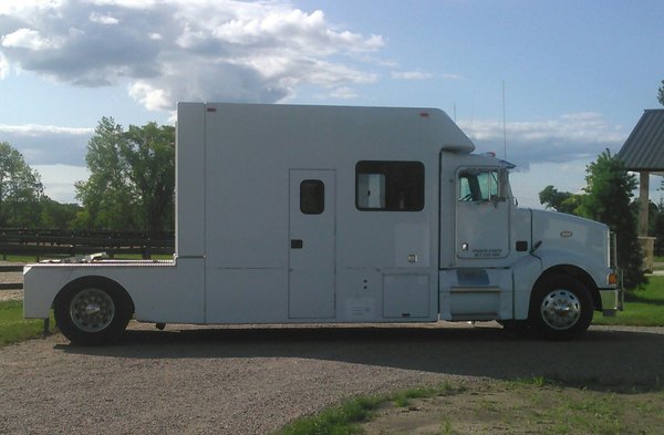 1997 Peterbilt 385 for Sale $55,000