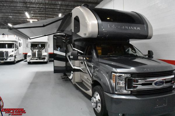 2019 Thor Motor Coach BB35 Magnitude
