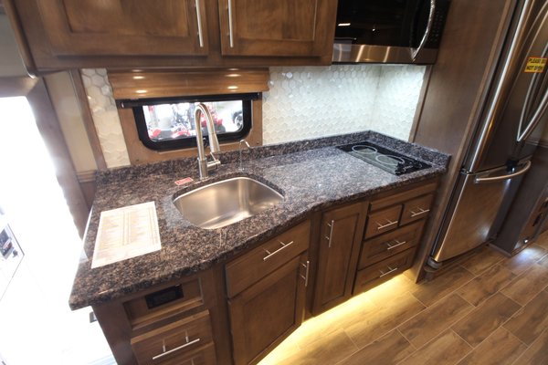 2019 Showhauler 1.5 Bath w/ Bunks 600HP