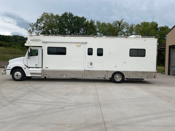 2006 Renegade 40’ Single Axle Motorcoach  for Sale $139,900 