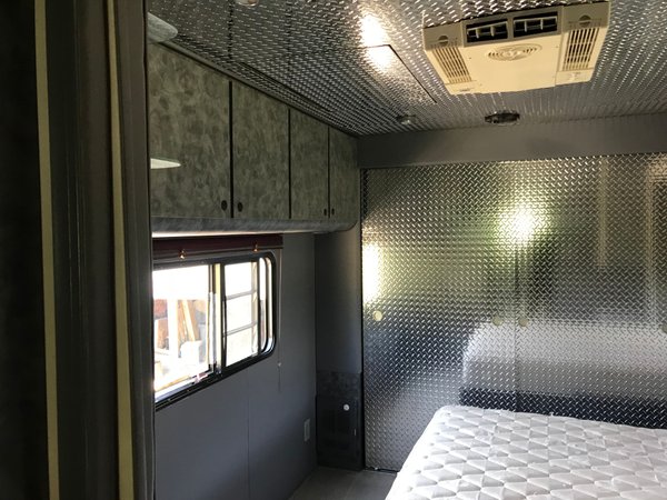 2007 60 SERIES DETROIT  43’ Motor coach for Sale $130