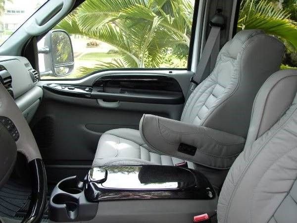 Freightliner 4x4 Quad Cab - automatic trans - low miles