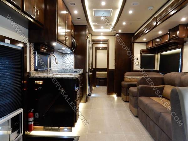 2019 40' Showhauler coach