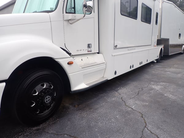 2005 Freightliner ToterHome With 5150 Trailer w/ Liftgate  for Sale $195,000 