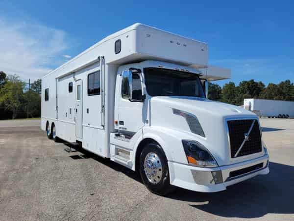 2007 Showhauler Volvo Chassis 500HP Cummins  for Sale $219,900 