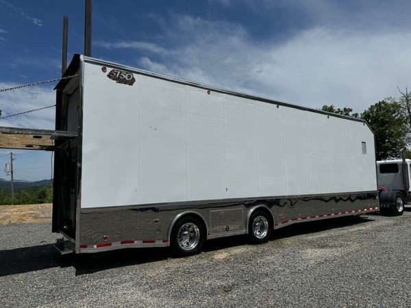2009 5150 38’ Liftgate   for Sale $125,500 