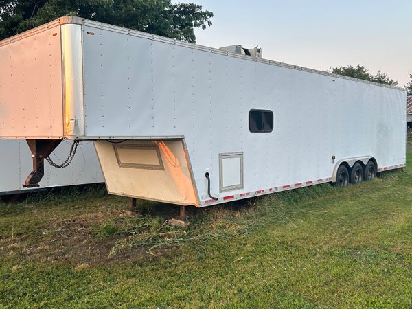 40’ enclosed car trailer  for Sale $8,500 