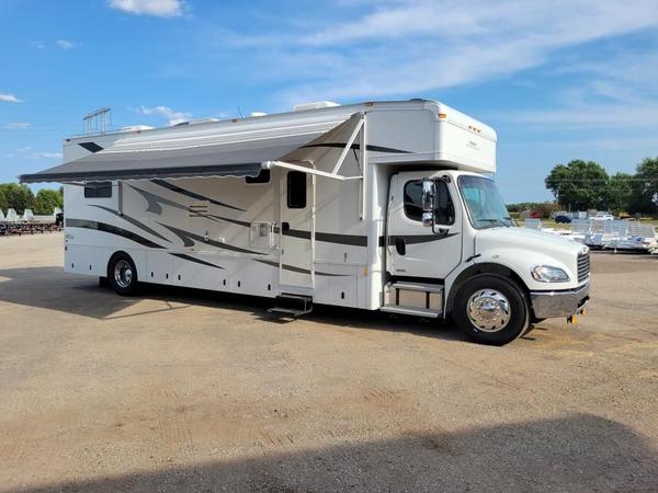 2005 Haulmark 38' motorhome  for Sale $109,000 