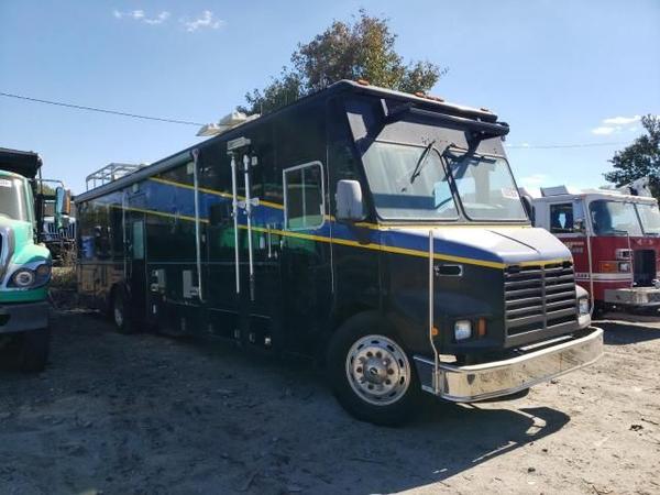 2002 Freightliner mt55 Grumman Olson SWAT truck 