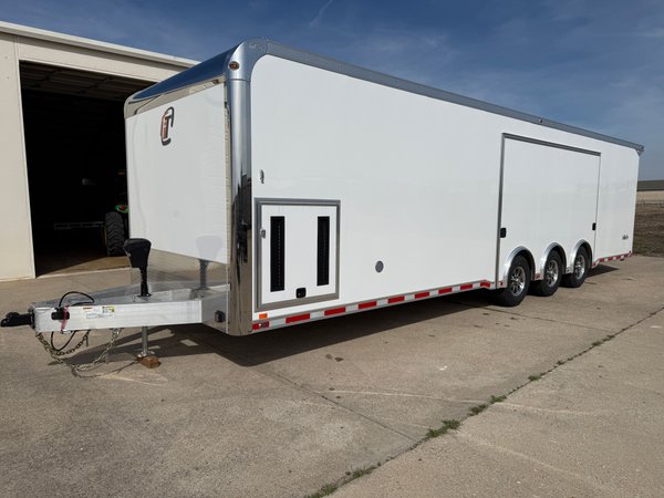 2026 Intech Lite 32' w/Escape Door & Awning 
