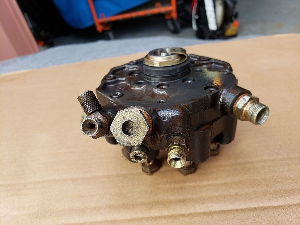 Porsche 928 Euro S 4.7 Fuel Distributor Bosch Part 0 438 100 027 K