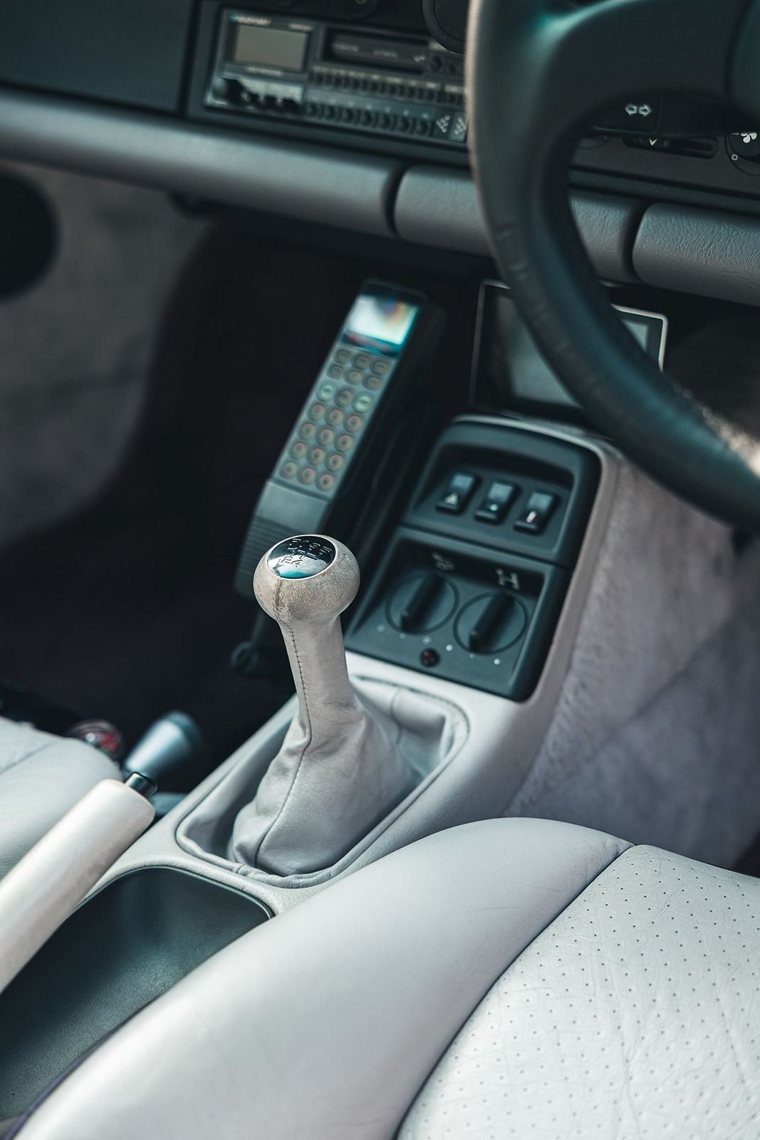 Interior/Upholstery - LOOKING FOR: 964 Carrera Off-white Manual shift knob - New or Used - 1990 to 1994 Porsche Carrera - Hong Kong, CA 000, United States