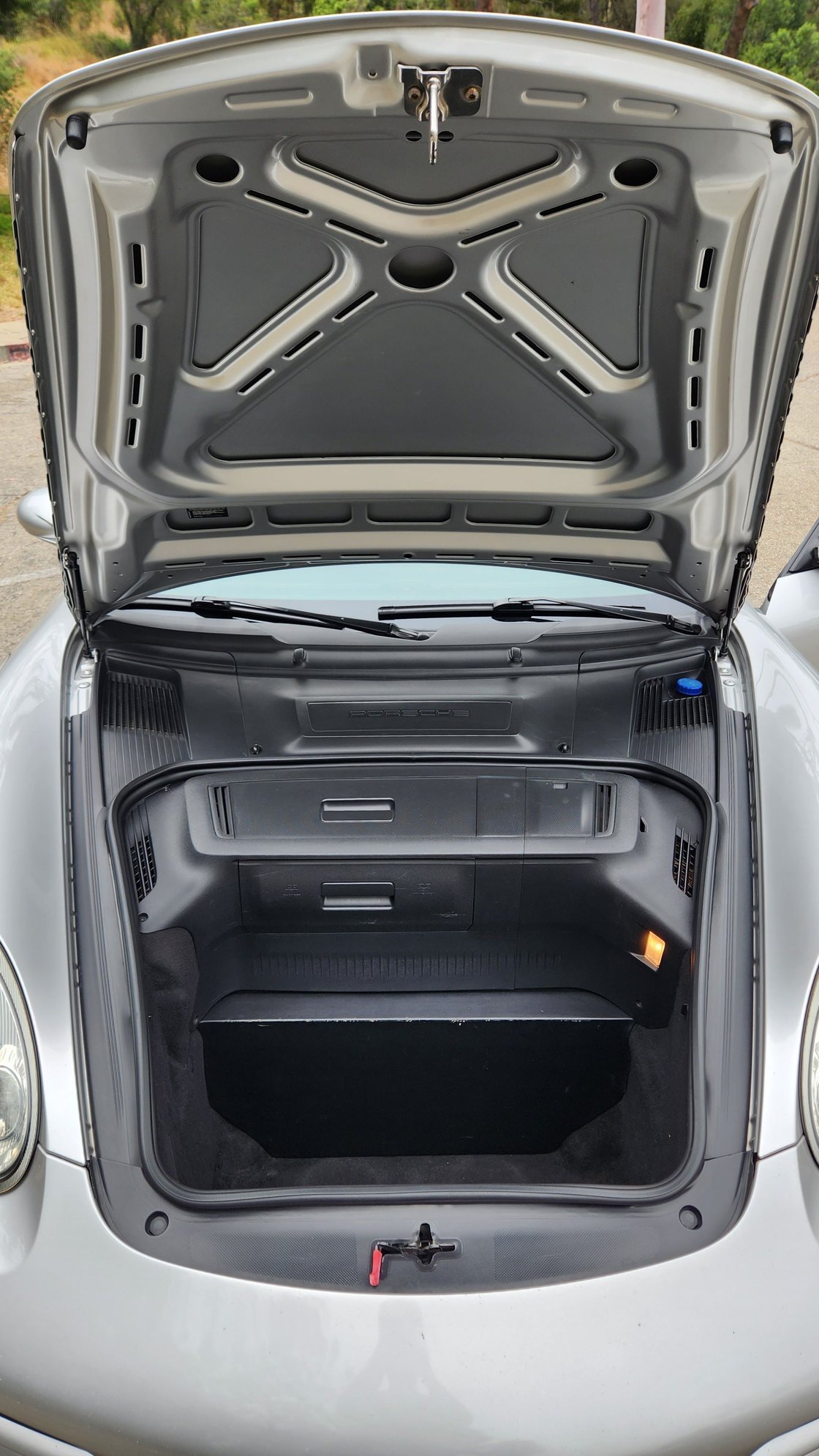 2007 Porsche Cayman - 2007 Porsche Cayman 2.7L Manual - Used - VIN WP0AA29897U762848 - 131,000 Miles - 6 cyl - 2WD - Manual - Coupe - Silver - Los Angeles, CA 90032, United States