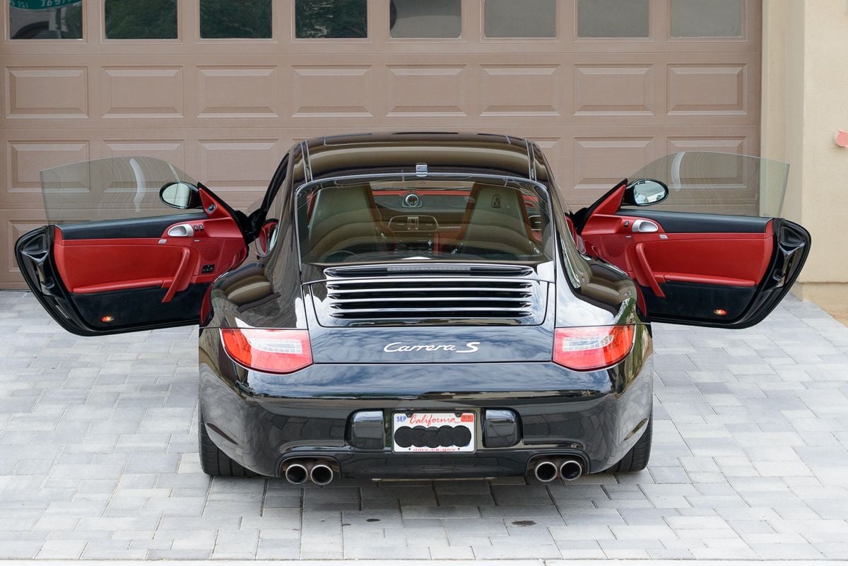 2009 Porsche 911 - 2009 C2S w 6MT, Sport Seats, Full Leather, 19,9xx miles - Used - VIN WP0AB29959S721797 - 6 cyl - 2WD - Manual - Coupe - Black - Palm Desert, CA 92260, United States