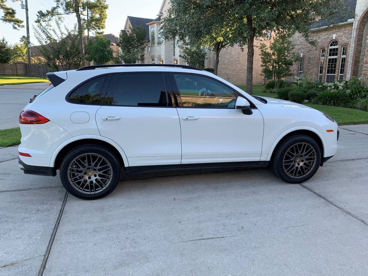 2017 Porsche Cayenne - 2017 Cayenne Platinum Edition - Used - VIN WP1AA2A23HKA83483 - 93,000 Miles - 6 cyl - AWD - Automatic - SUV - White - Saint Charles, MO 63303, United States