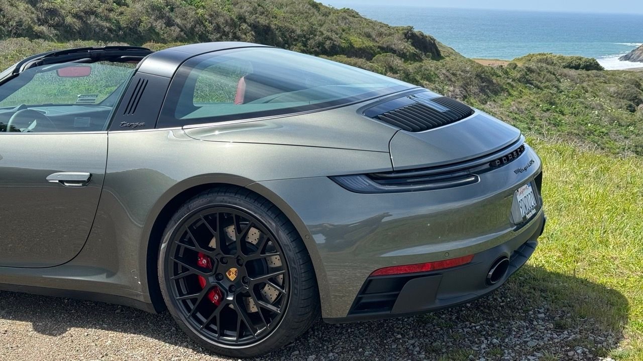 2022 Porsche 911 - 2022 GTS Targa 4 in Aventurine Green, 930 Red leather package, Super low miles - Used - VIN WP0BB2A94NS232477 - 1,390 Miles - 6 cyl - 4WD - Automatic - Coupe - Gray - San Francisco, CA 94107, United States