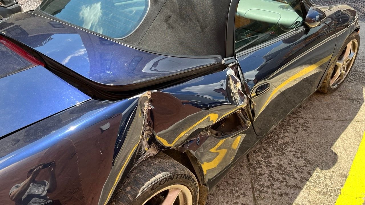 2003 Porsche Boxster - Accident-Damaged 2003 986 Boxster - Used - VIN WP0CA29803U622271 - 79,000 Miles - 6 cyl - 2WD - Manual - Convertible - Blue - Cincinnati, OH 45202, United States