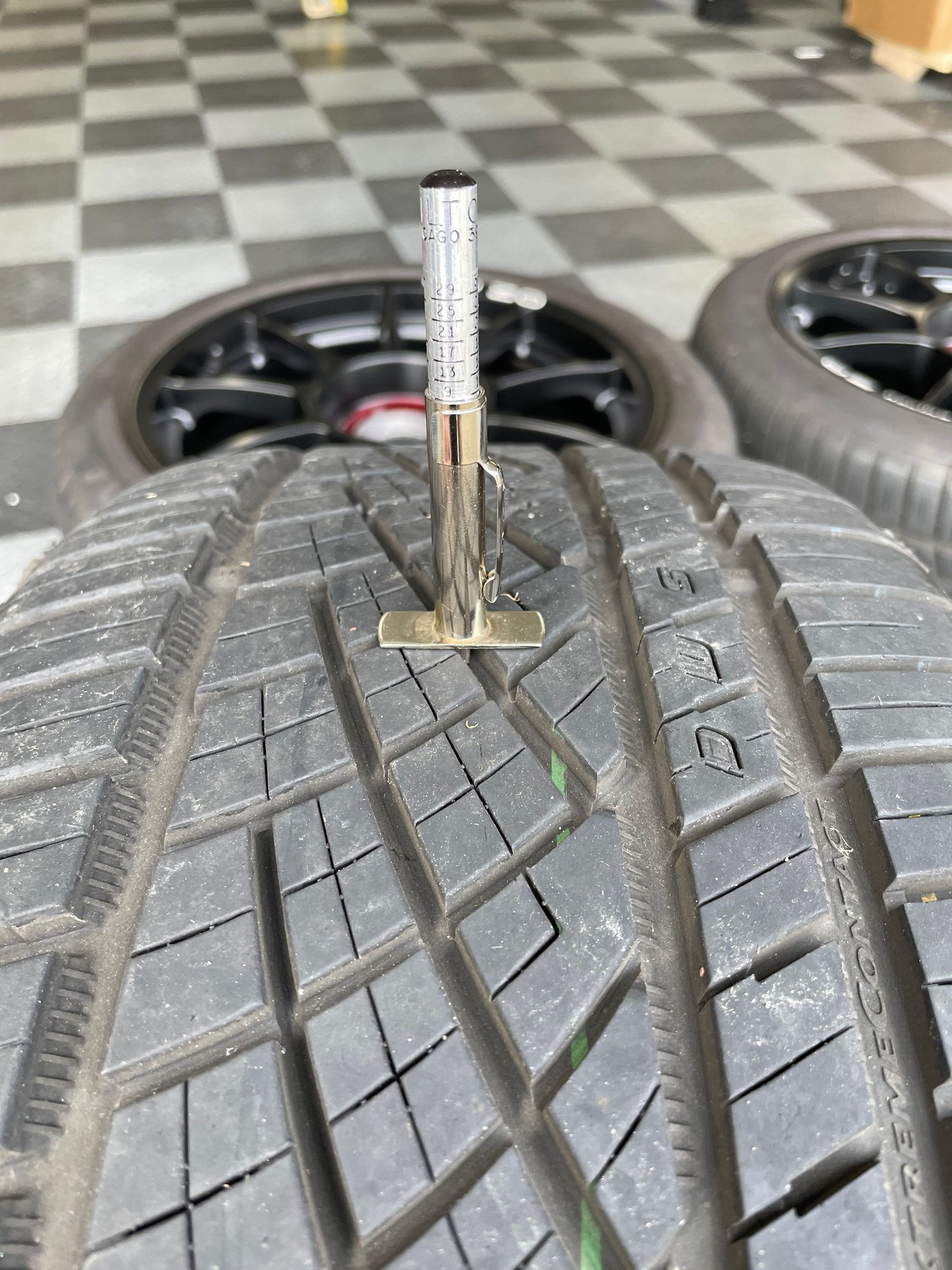 Wheels and Tires/Axles - 18" OZ Challenge Centerlock Wheels with Tires and TPMS Sensors for 997.2 GT3 - Used - 2009 to 2011 Porsche GT3 - Redmond, WA 98052, United States