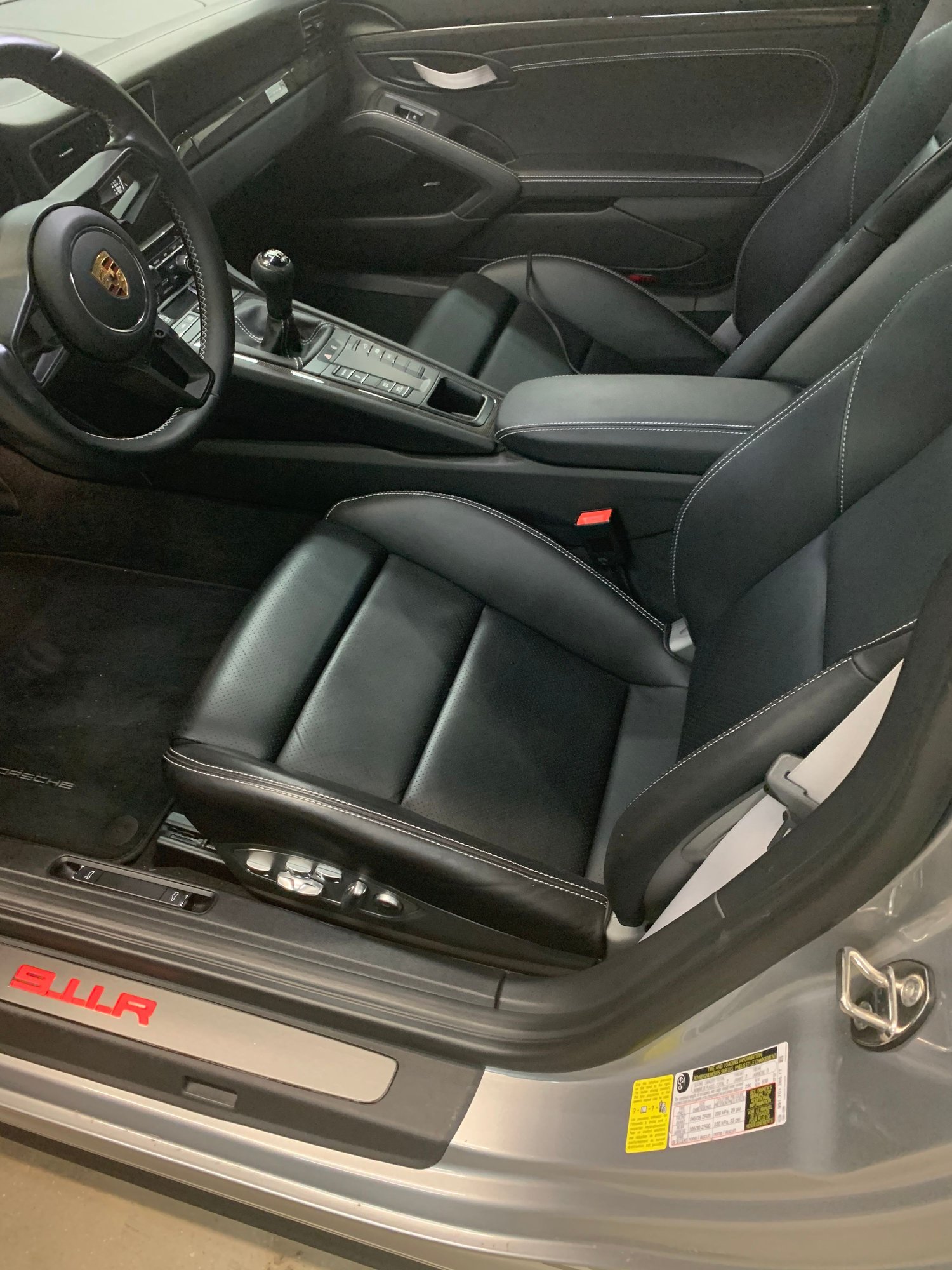 2016 Porsche 911 - Mint 2016 Porsche 911R for sale - Used - VIN WPOAF2A94GS195157 - 5,420 Miles - Manual - Coupe - Silver - Jacksonville, FL 32210, United States