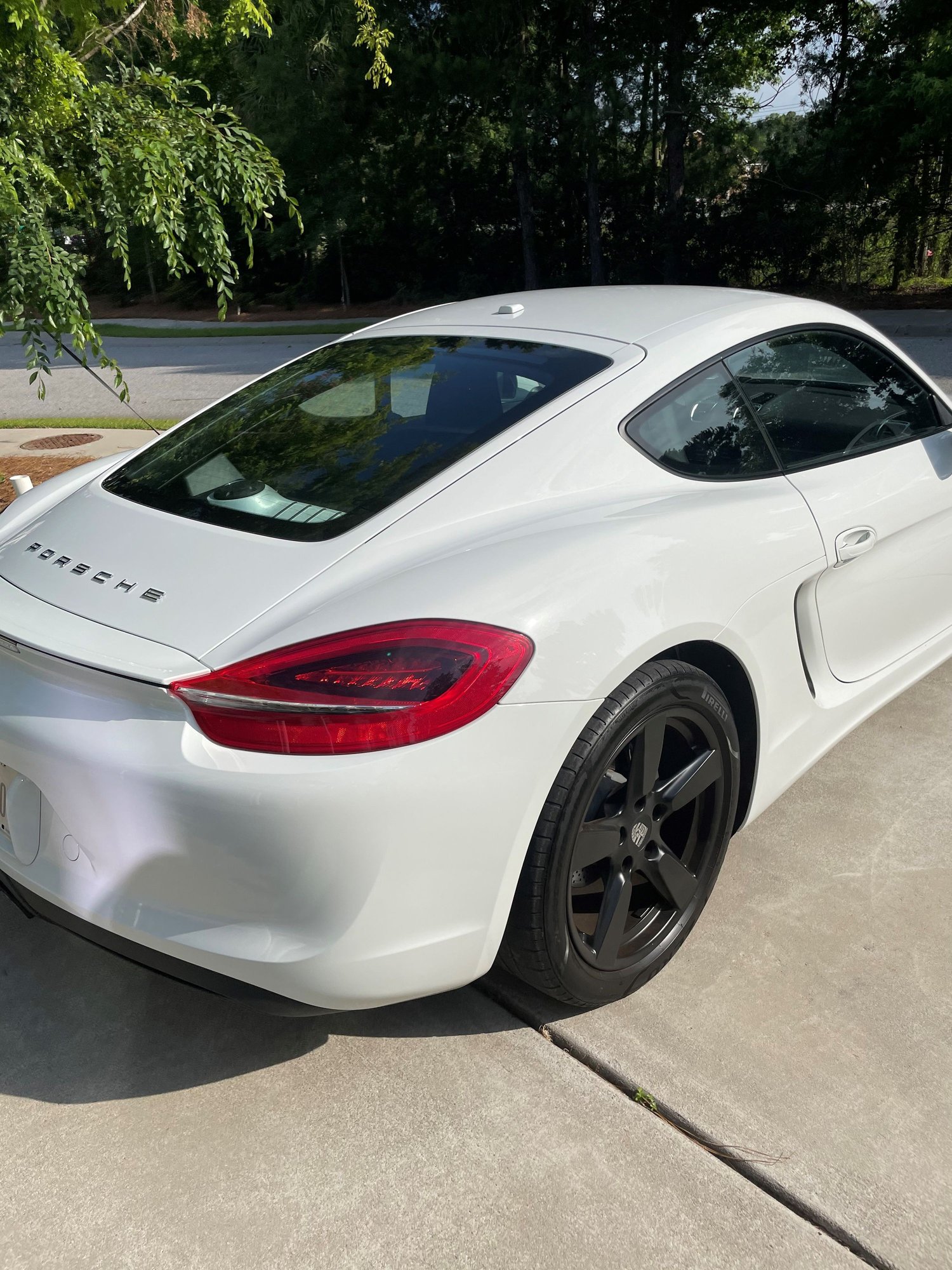 2014 Porsche Cayman - 2014 Cayman with Manual Transmission and 32k miles - Used - VIN WP0AA2A826K174780 - 32,000 Miles - 2WD - Manual - Coupe - White - Mount Pleasant, SC 29464, United States