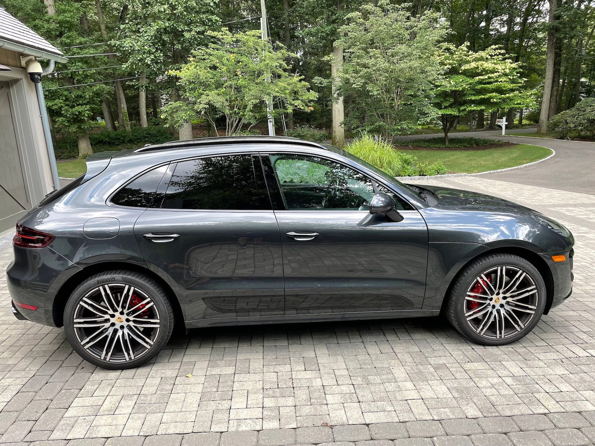 2018 Porsche Macan - 2018 Macan Turbo w/Performance Pkg - Used - VIN WP1AF2A5XJLB70891 - 19,200 Miles - 6 cyl - AWD - Automatic - SUV - Gray - Darien, CT 06820, United States