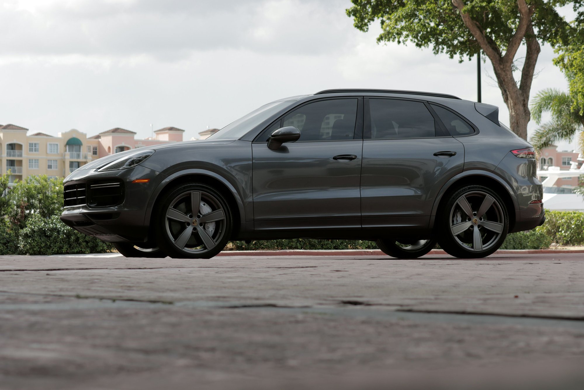 2019 Porsche Cayenne - 2019 Porsche Cayenne Turbo w/ 25K miles - Used - VIN WP1AF2AY4KDA81288 - 25,389 Miles - 8 cyl - AWD - Automatic - SUV - Gray - Aventura, FL 33180, United States