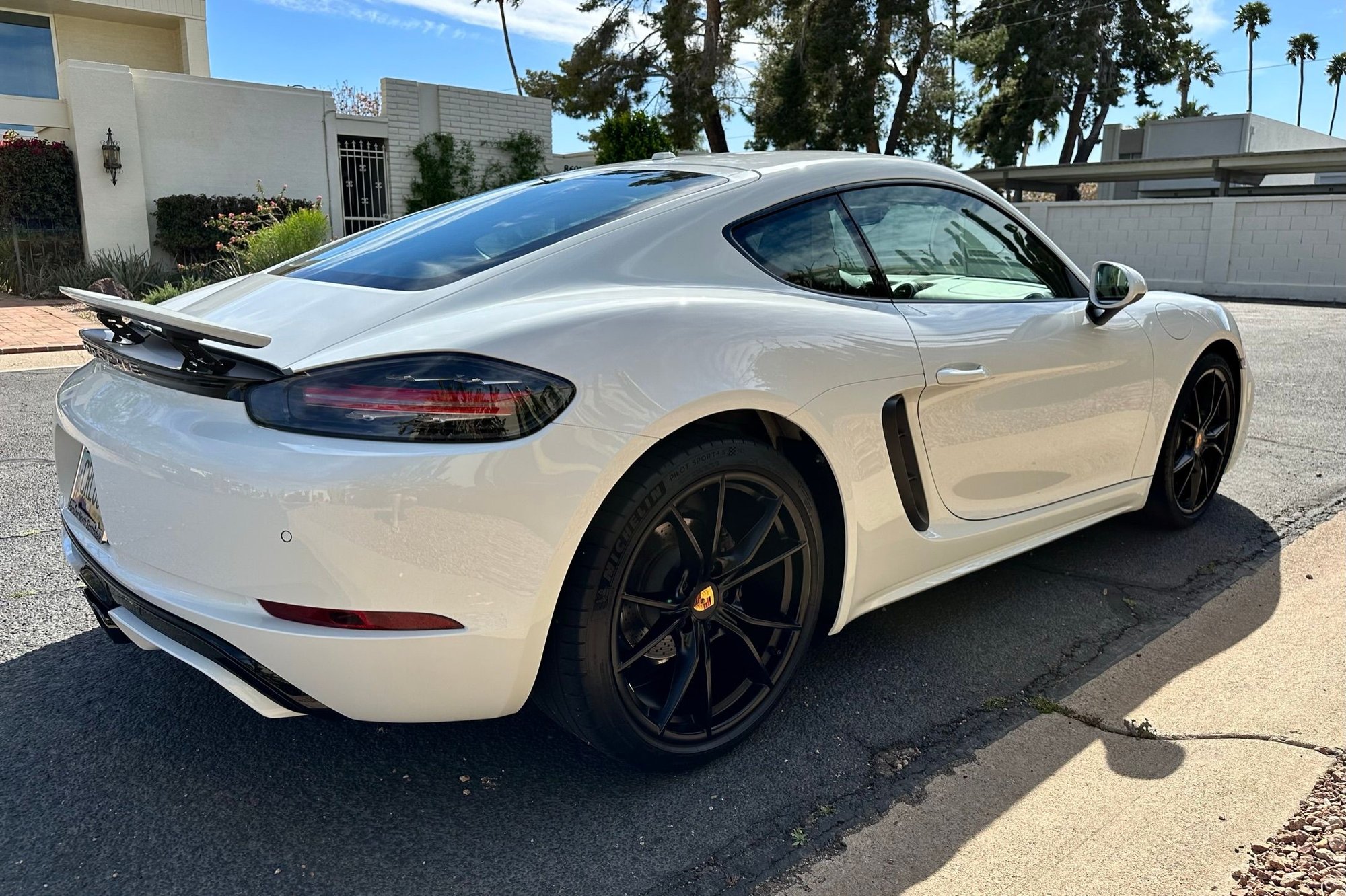 2019 Porsche 718 Cayman - 2019 718 Cayman 7K Miles, Awesome spec including black/chalk FULL leather int - Used - VIN WP0AA2A82KS260781 - 7,008 Miles - 4 cyl - 2WD - Automatic - Coupe - White - Scottsdale, AZ 85251, United States