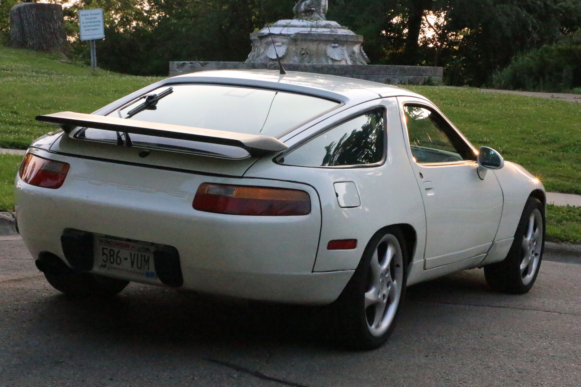 1990 Porsche 928 - Porsche 928 S4 1990 Manual! Low miles!! Excellent Driver!!! - Used - VIN WP0JB2924LS860376 - 72,625 Miles - 8 cyl - 2WD - Manual - Coupe - White - Madison, WI 53715, United States