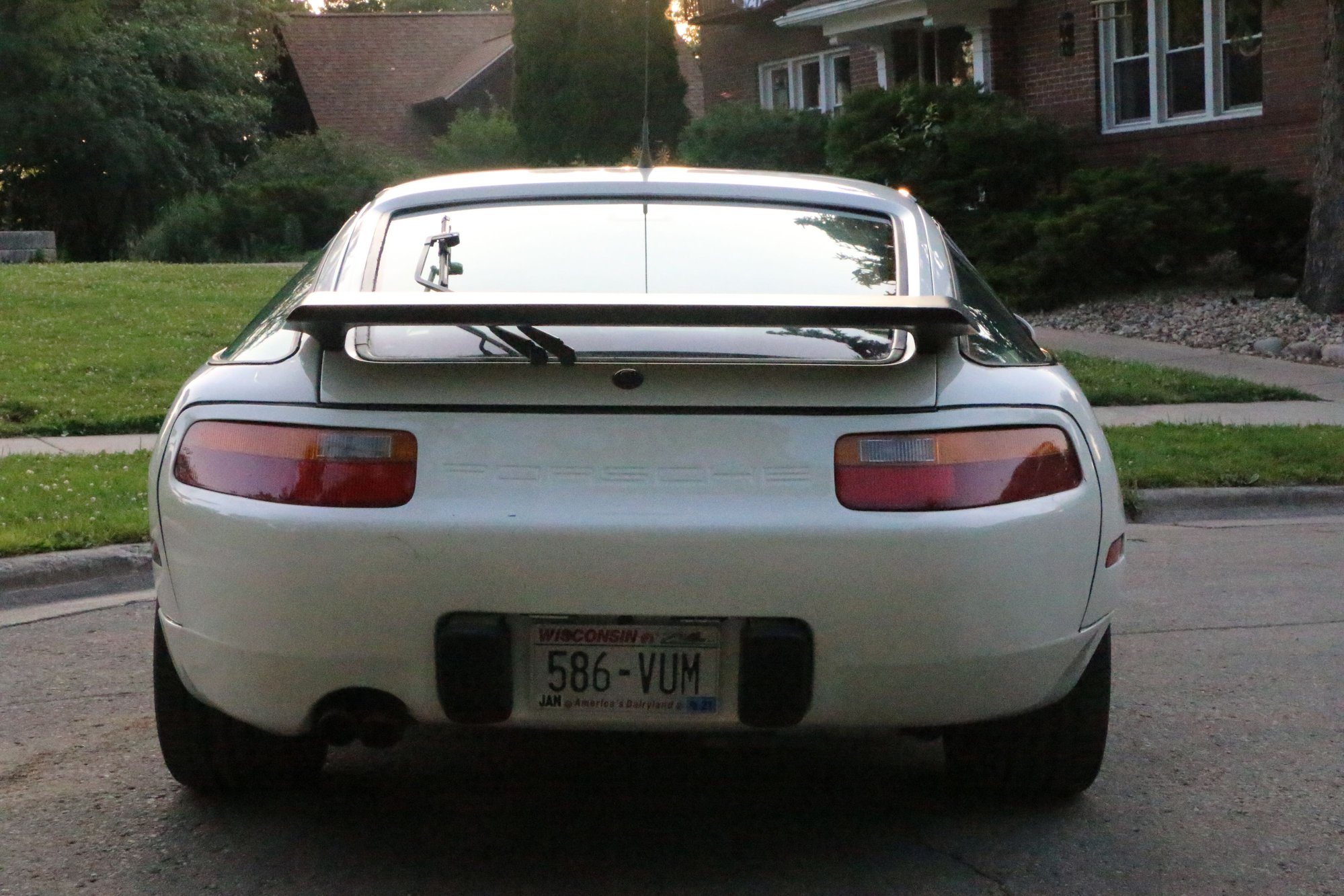 1990 Porsche 928 - Porsche 928 S4 1990 Manual! Low miles!! Excellent Driver!!! - Used - VIN WP0JB2924LS860376 - 72,625 Miles - 8 cyl - 2WD - Manual - Coupe - White - Madison, WI 53715, United States