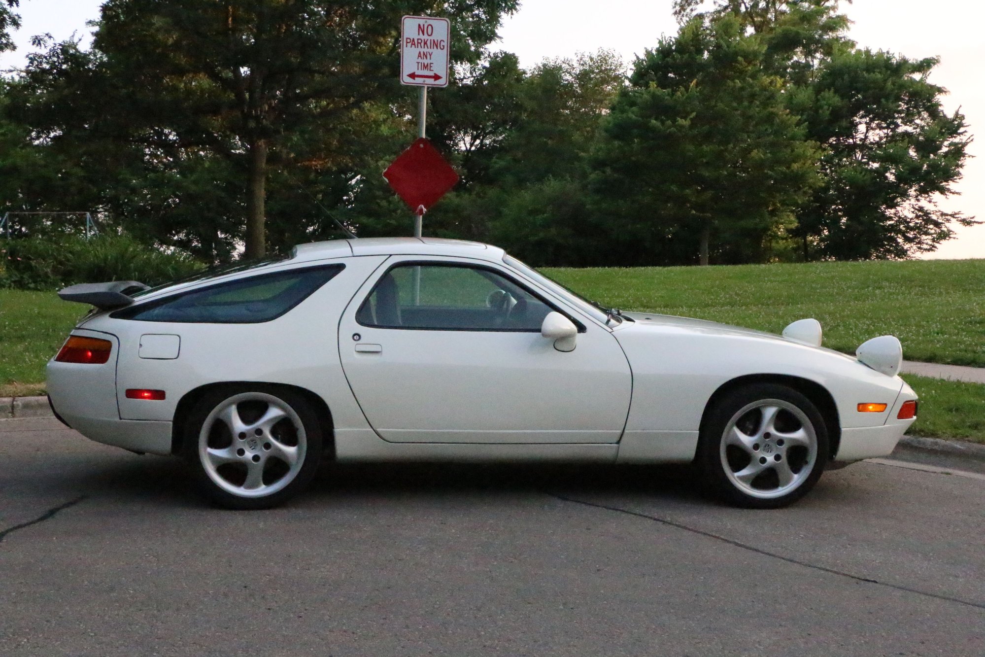 1990 Porsche 928 - Porsche 928 S4 1990 Manual! Low miles!! Excellent Driver!!! - Used - VIN WP0JB2924LS860376 - 72,625 Miles - 8 cyl - 2WD - Manual - Coupe - White - Madison, WI 53715, United States