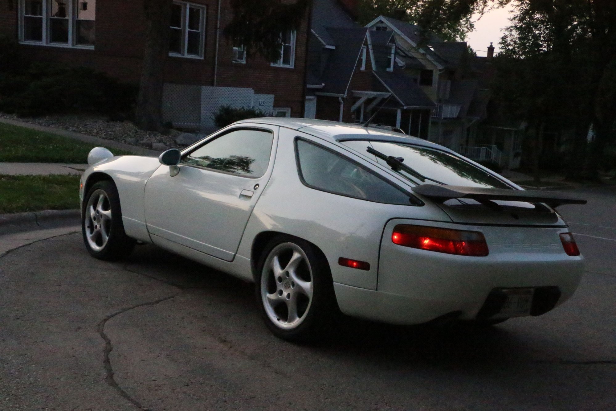 1990 Porsche 928 - Porsche 928 S4 1990 Manual! Low miles!! Excellent Driver!!! - Used - VIN WP0JB2924LS860376 - 72,625 Miles - 8 cyl - 2WD - Manual - Coupe - White - Madison, WI 53715, United States