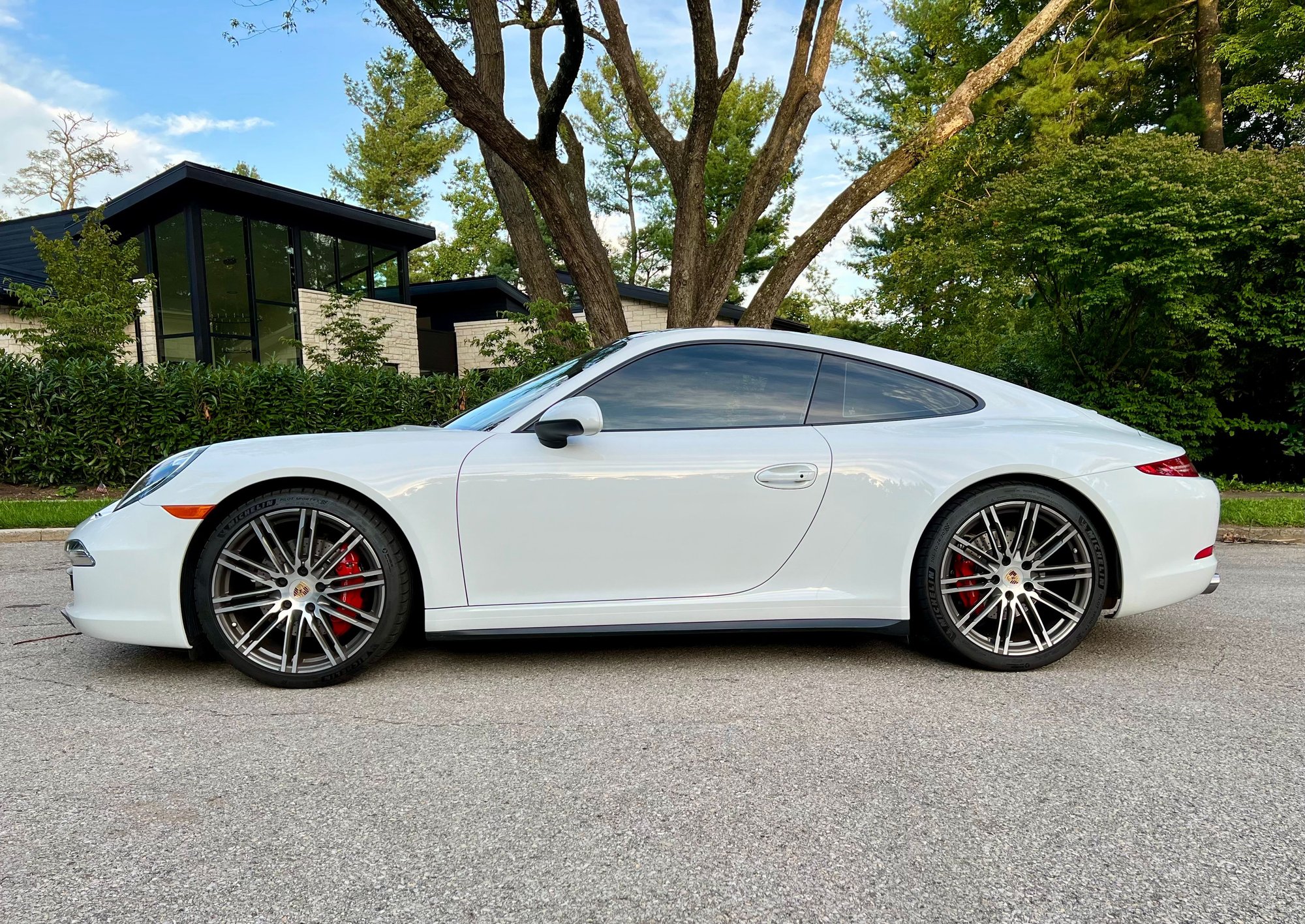 2014 Porsche 911 - 2014 C4s - Used - VIN WPOAB2A97ES122471 - 15,400 Miles - 6 cyl - 4WD - Automatic - Coupe - White - Lexington, KY 40502, United States