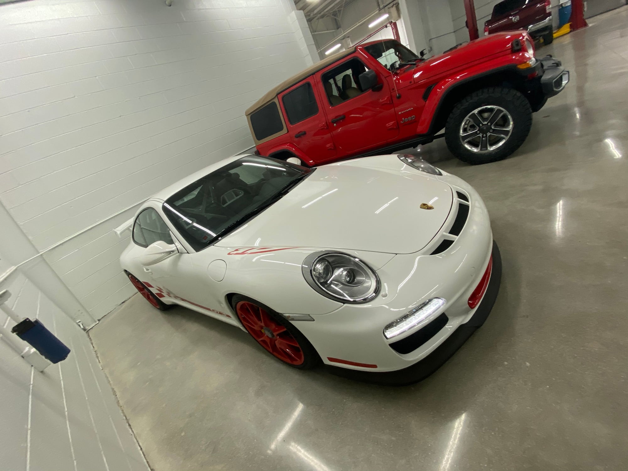 2010 Porsche 911 - 997.2 GT3 - Used - VIN WP0AC2A9XAS783306 - 12,700 Miles - 6 cyl - 2WD - Manual - Coupe - White - Louisville, KY 40204, United States