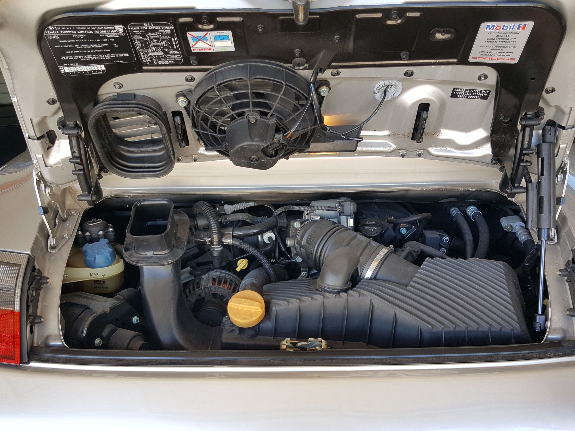 2001 Porsche 911 - 2001 996 LOW MILE MANUAL COUPE - Used - VIN WP0AA29911S621851 - 34,300 Miles - 6 cyl - 2WD - Manual - Coupe - Silver - Glendale, AZ 85310, United States