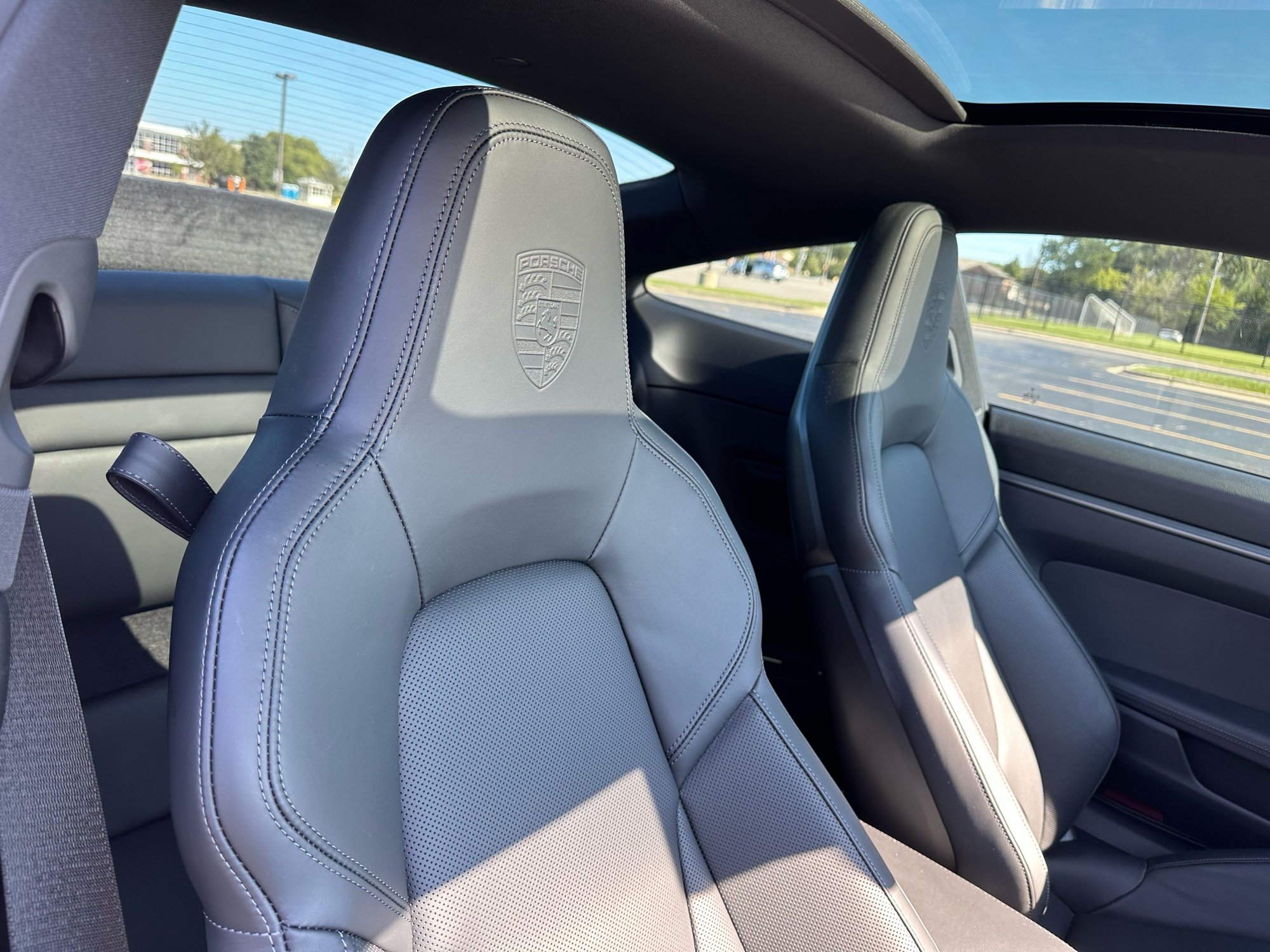 2023 Porsche 911 - 2023 Porsche 911 Carrera S Coupe - Manual Transmission - 800 miles - Used - VIN WP0AB2A97PS220161 - 797 Miles - 6 cyl - 2WD - Manual - Coupe - White - Glenview, IL 60026, United States