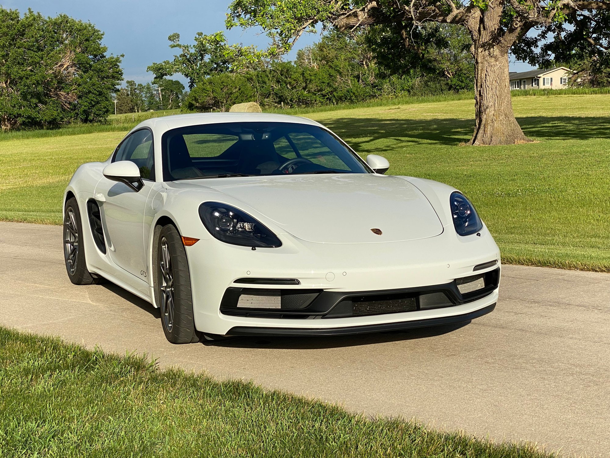2018 Porsche 718 Cayman - 2018 Cayman GTS - Used - VIN WP0AB2A80JK279552 - 3,734 Miles - 4 cyl - 2WD - Manual - Coupe - White - Marshalltown, IA 50158, United States