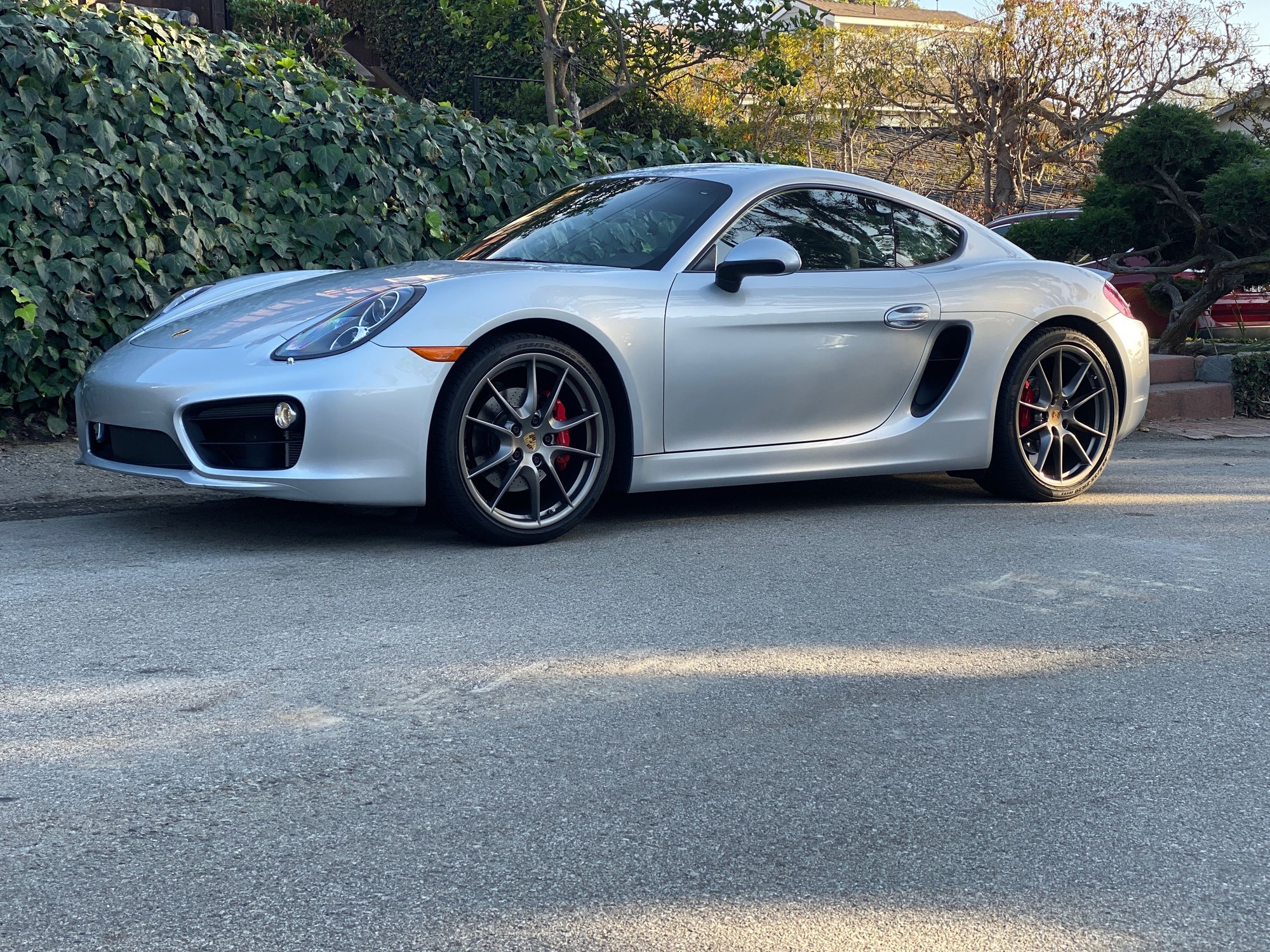 2014 Porsche Cayman - 2014 Cayman S PDK - Used - VIN WP0AB2A89EK192271 - 31,000 Miles - 6 cyl - 2WD - Automatic - Coupe - Silver - Laguna Beach, CA 92651, United States