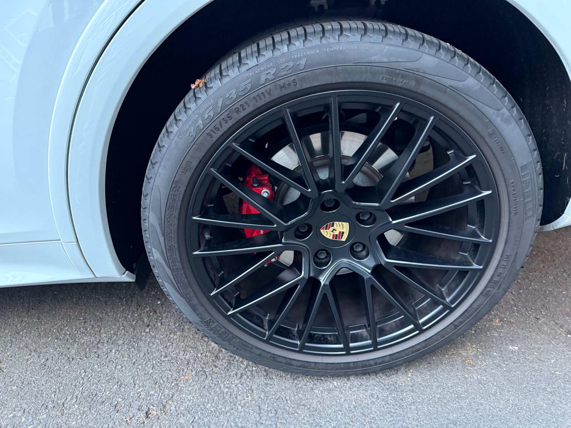 2022 Porsche Cayenne - 2022 Cayenne Coupe GTS White, Graphite/Chalk Interior, Premium, Assistance & More - Used - VIN WP1BG2AY8NDA55735 - 30,500 Miles - 8 cyl - AWD - Automatic - SUV - White - Boston, MA 02129, United States