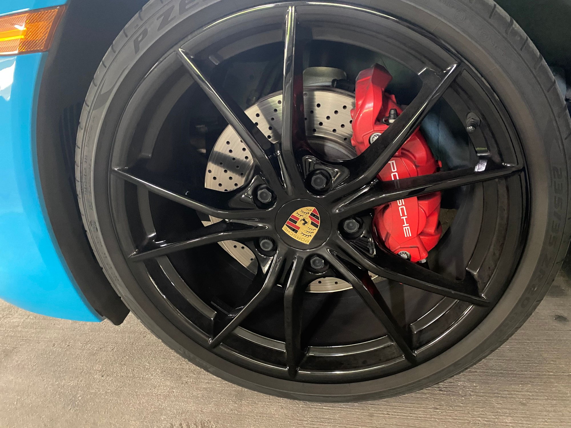 2019 Porsche 718 Cayman - 2019 Miami Blue Cayman S w/ less than 12k miles - Manual & Sport Chrono - Used - VIN WP0AB2A87KS278576 - 12,400 Miles - 4 cyl - 2WD - Manual - Coupe - Blue - San Antonio, TX 78209, United States
