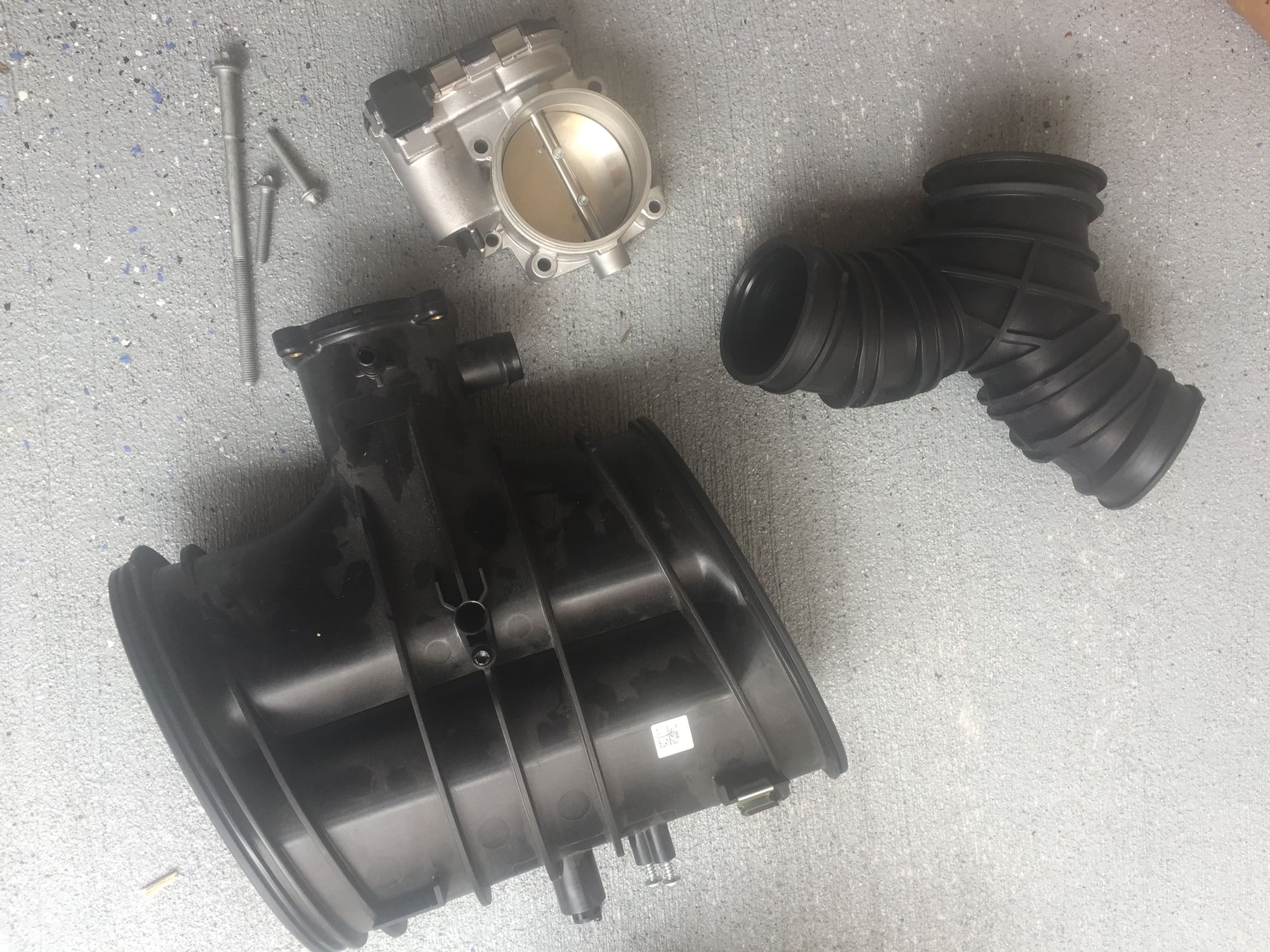 Engine - Intake/Fuel - GT4 OEM Intake Plenum and Throttle Body - Used - 2016 Porsche Cayman GT4 - New York, NY 10177, United States
