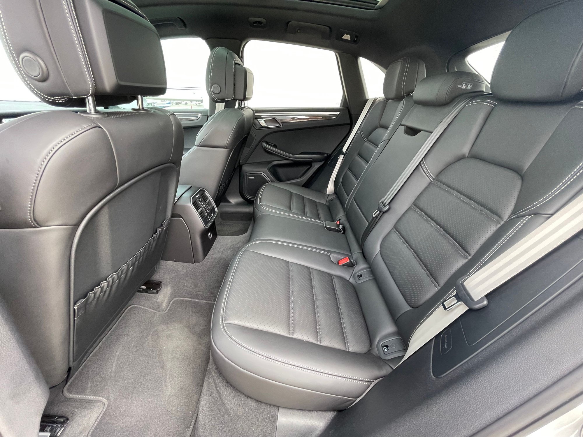 2022 Porsche Macan - Macan GTS 2022 - Used - VIN WP1AF2A59NLB31764 - 3,000 Miles - 6 cyl - AWD - Automatic - SUV - Other - Encinitas, CA 92024, United States