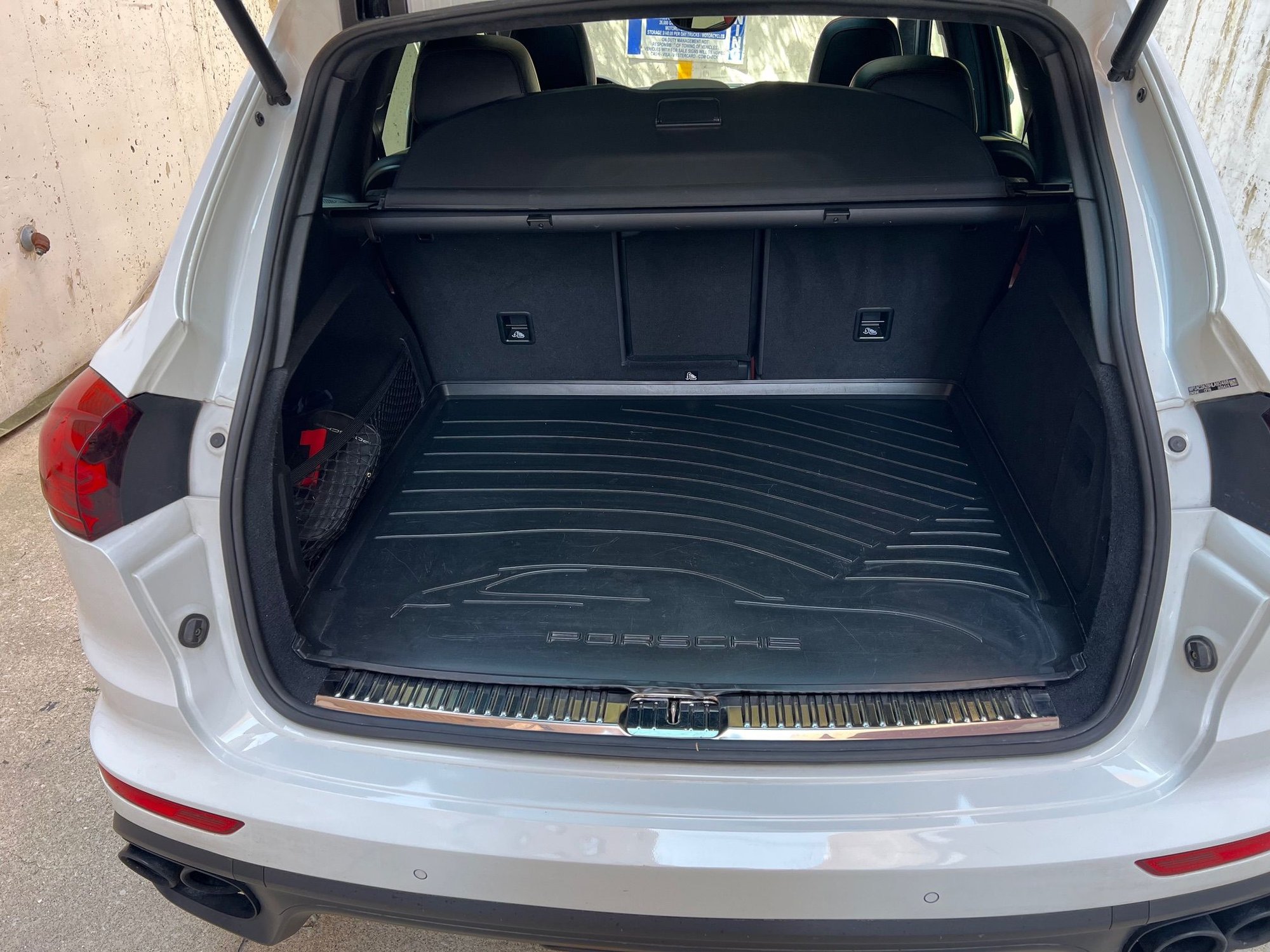 2017 Porsche Cayenne - WTS 2017 Porsche Cayenne Turbo, White/Garnett Red, 69.7k miles - Used - Chicago, IL 60610, United States