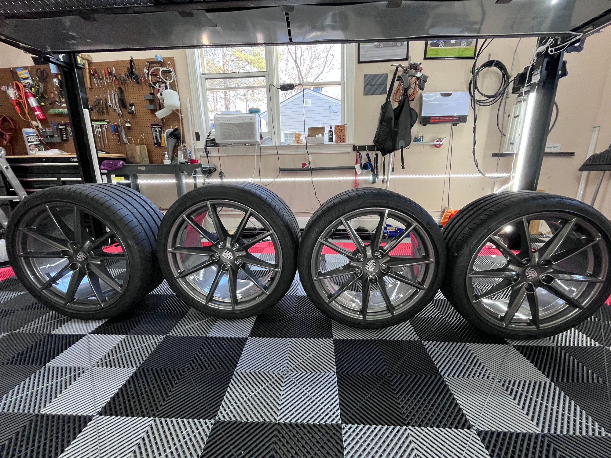 Wheels and Tires/Axles - 992 Carrera T or S 20/21 Wheels with TPMS and Center Caps - Used - 2020 to 2027 Porsche 911 - Decatuur, GA 30030, United States