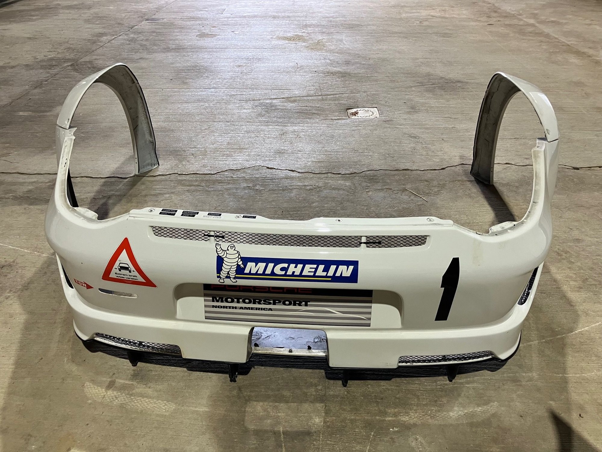 2010 Porsche GT3 - parting out gt3 race car. - Ellwood City, PA 16117, United States