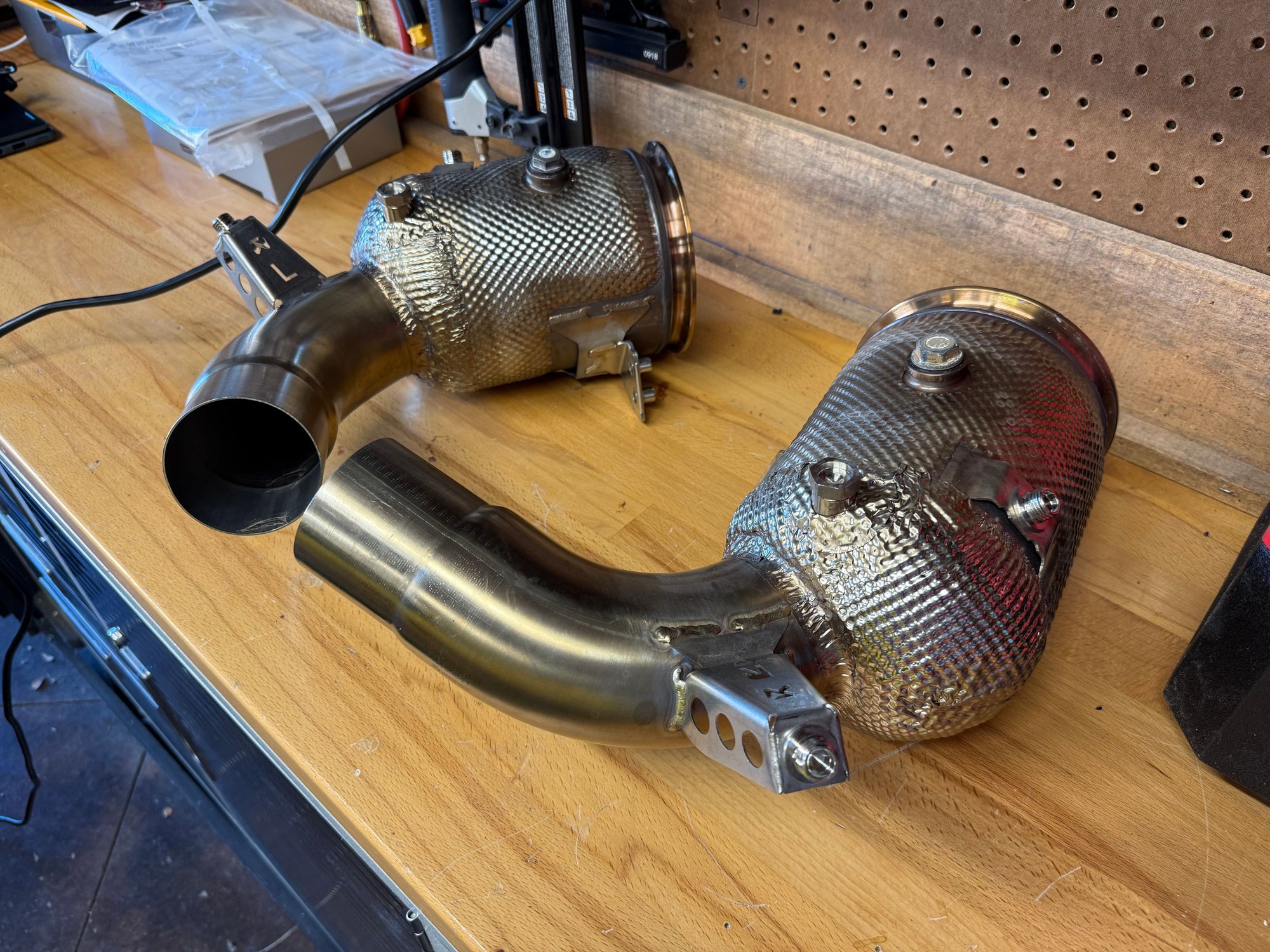 Engine - Exhaust - Akrapovic titanium exhaust and link pipes w/sport cats 992 911 Carerra S - Used - 2020 to 2025 Porsche 911 - Murfreesboro, TN 37128, United States