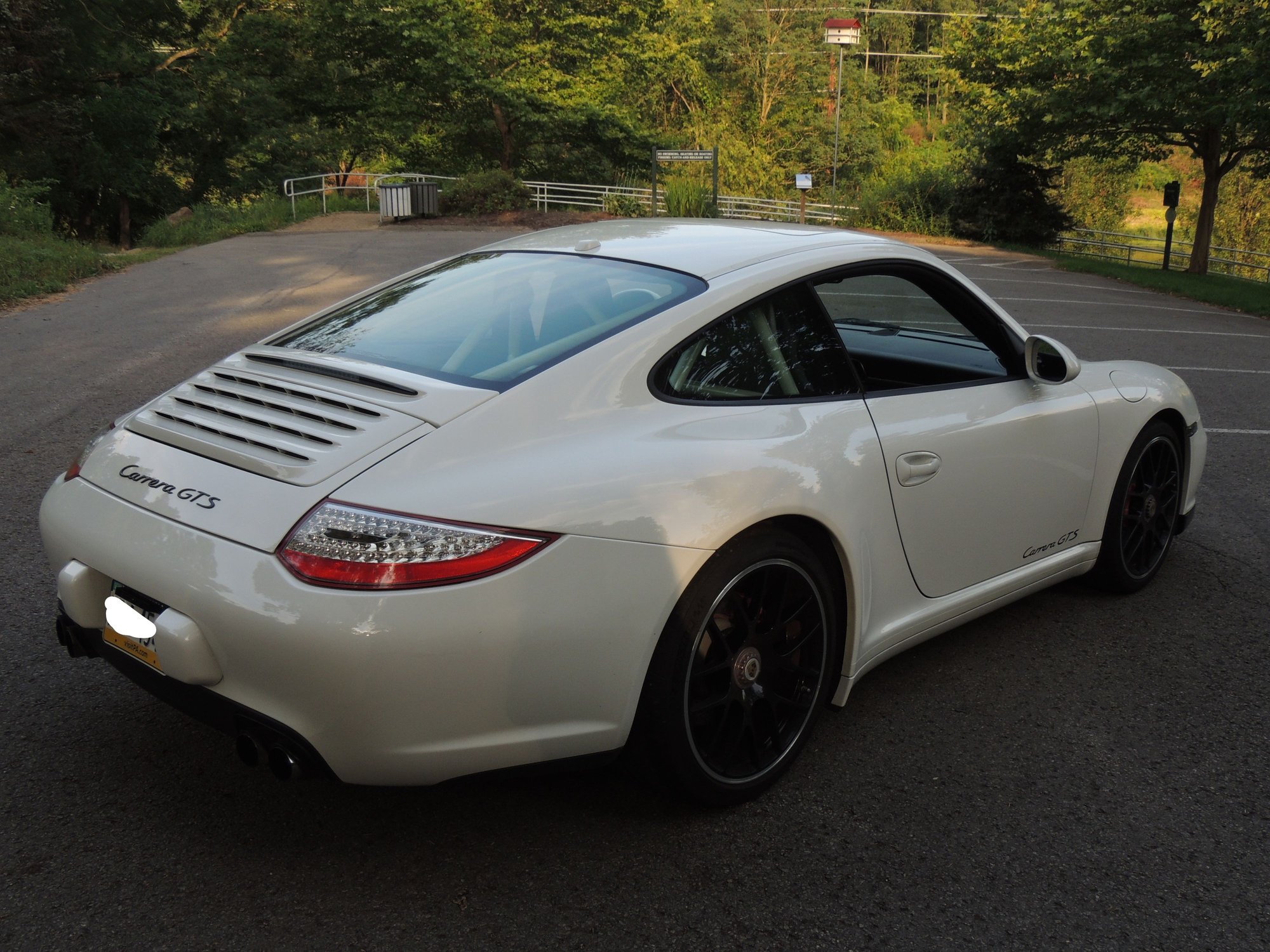 2011 Porsche 911 - Beautiful 911 GTS - Used - VIN WP0AB2A96BS720899 - 20,600 Miles - 6 cyl - 2WD - Manual - Coupe - White - Gibsonia, PA 15044, United States