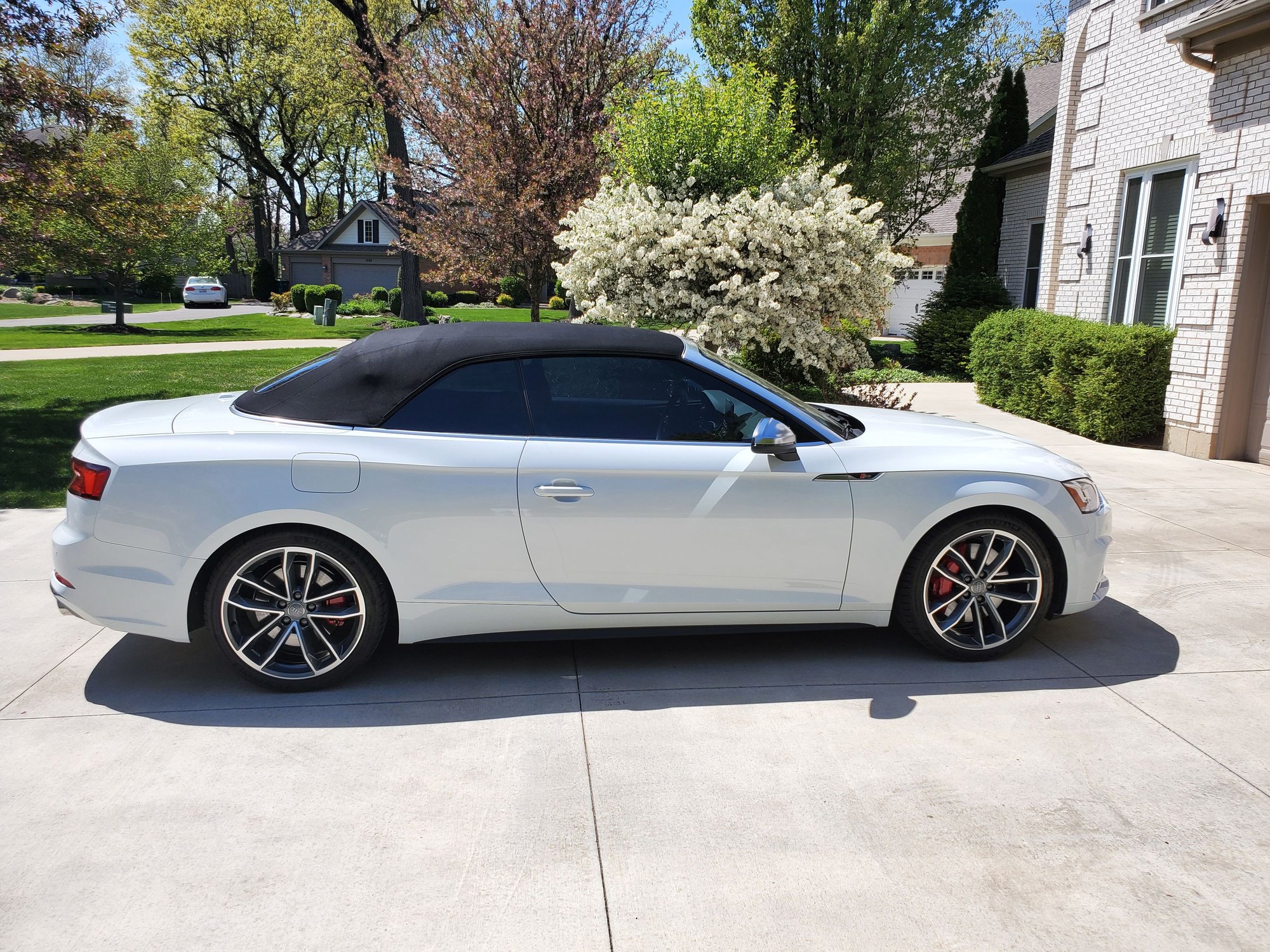 2018 Audi S5 - FS: 2018 Audi S5 Cabriolet - low miles (12.579) and loaded with options...... - Used - VIN WAU24GF56JN020120 - 12,579 Miles - 6 cyl - AWD - Automatic - Convertible - White - Gurnee, IL 60031, United States